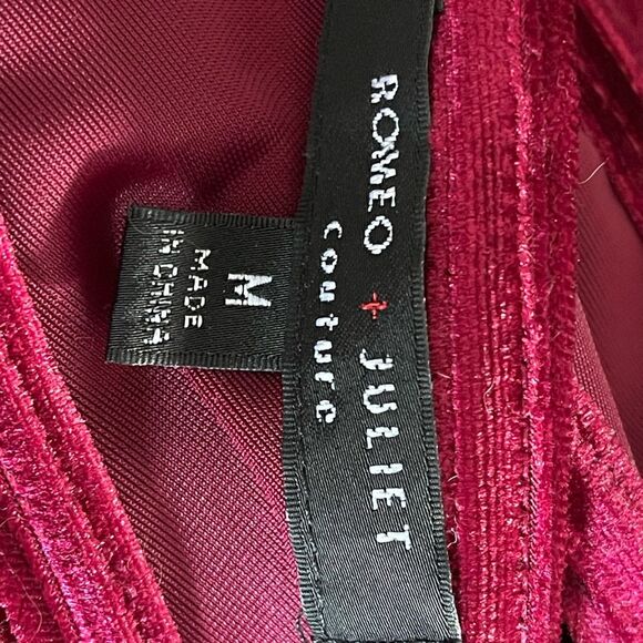 Red Sleeveless Jumpsuit Plunging V-Neckline Fitted Waist - Picture 9 of 9